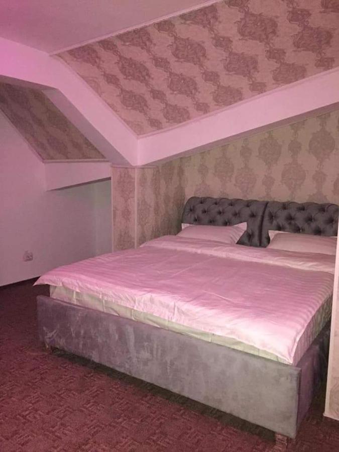 Bed and Breakfast Ely'S Mansion-24H Check-In à Bucarest Extérieur photo